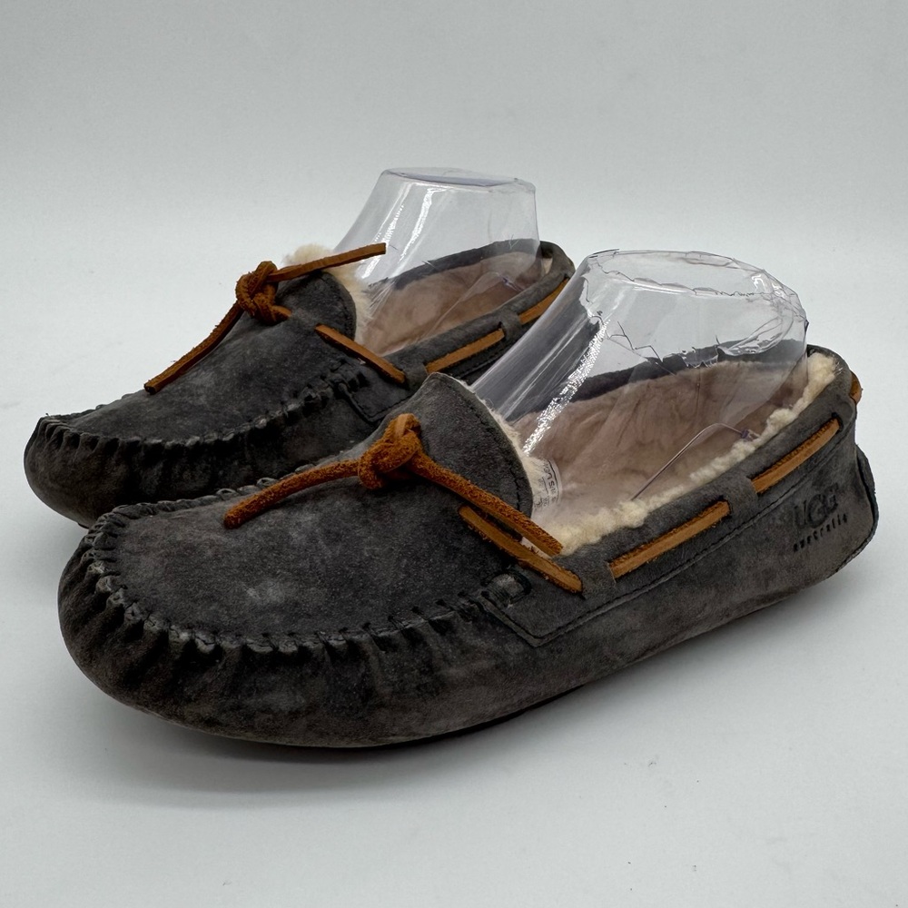 Ugg Dakota Gray Leather Moccasin Slipper Size 6